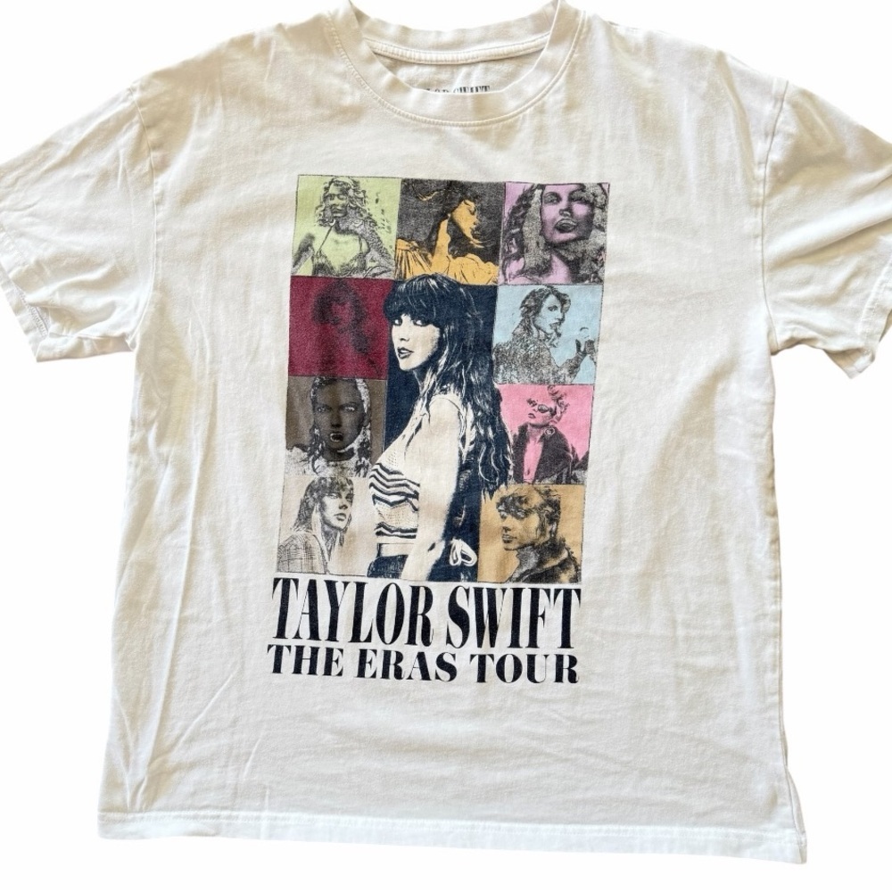 Taylor Swift Eras Tour 2023 Licensed Tee MEDIUM EUC